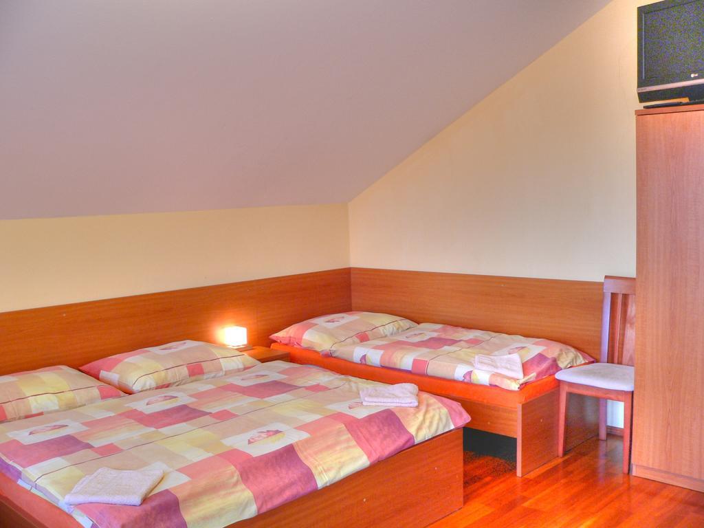 Privat Baja Hotell Liptovský Mikuláš Rum bild