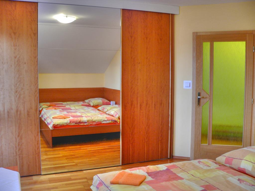 Privat Baja Hotell Liptovský Mikuláš Rum bild