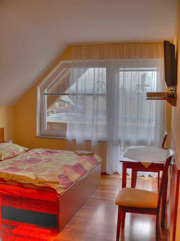 Privat Baja Hotell Liptovský Mikuláš Rum bild