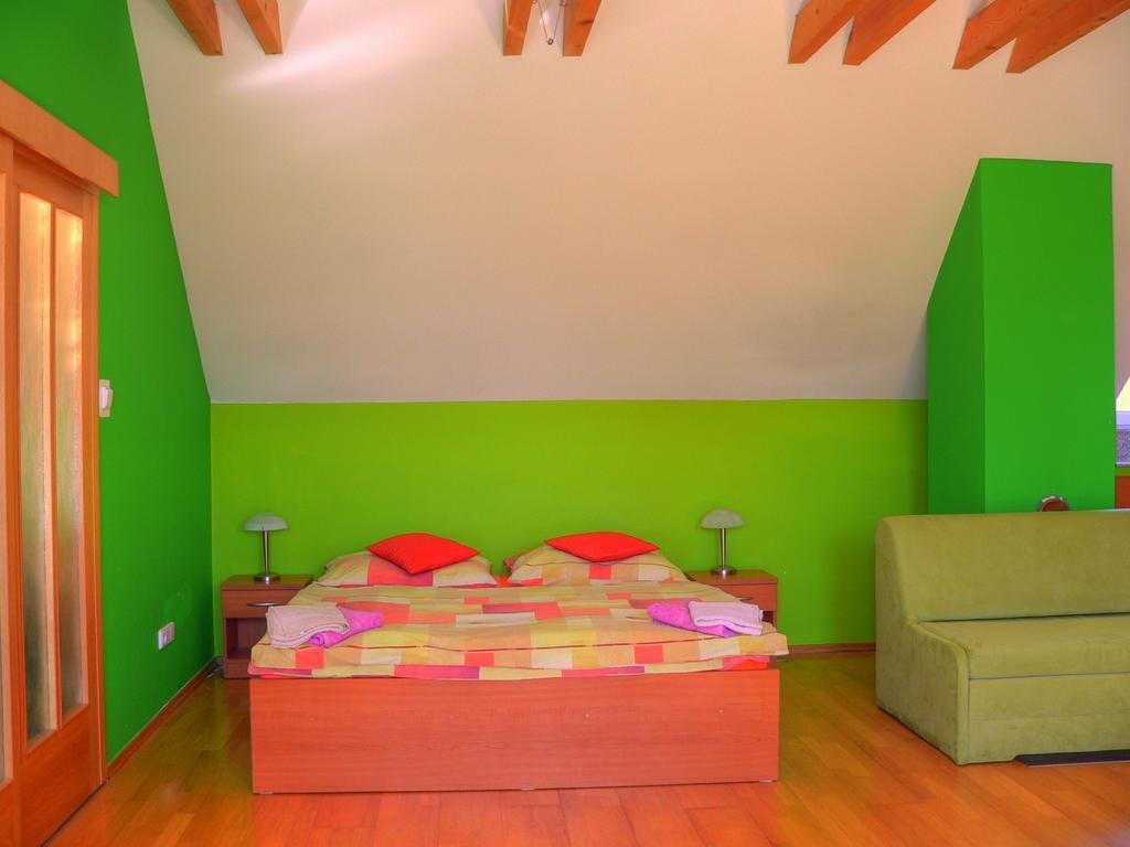 Privat Baja Hotell Liptovský Mikuláš Rum bild