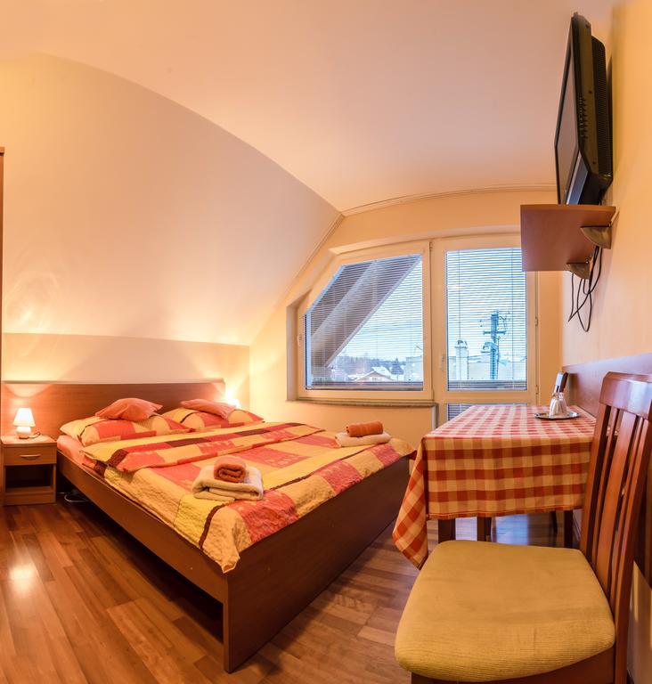 Privat Baja Hotell Liptovský Mikuláš Rum bild